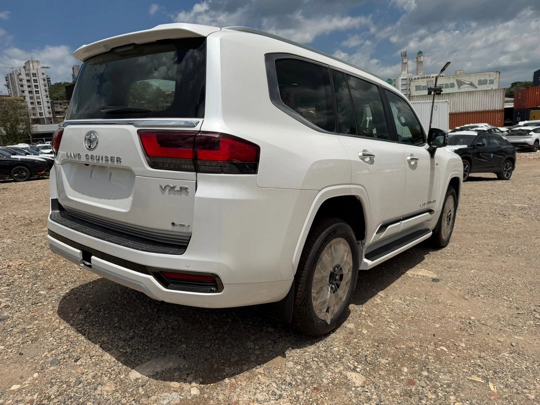 LAND CRUISER 300 HIBRIDO VXR