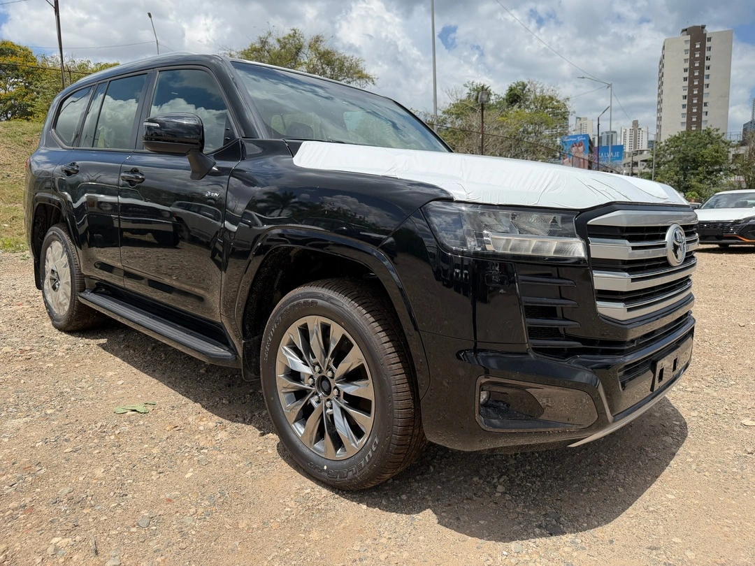 LAND CRUISER 300 HIBRIDO GXR