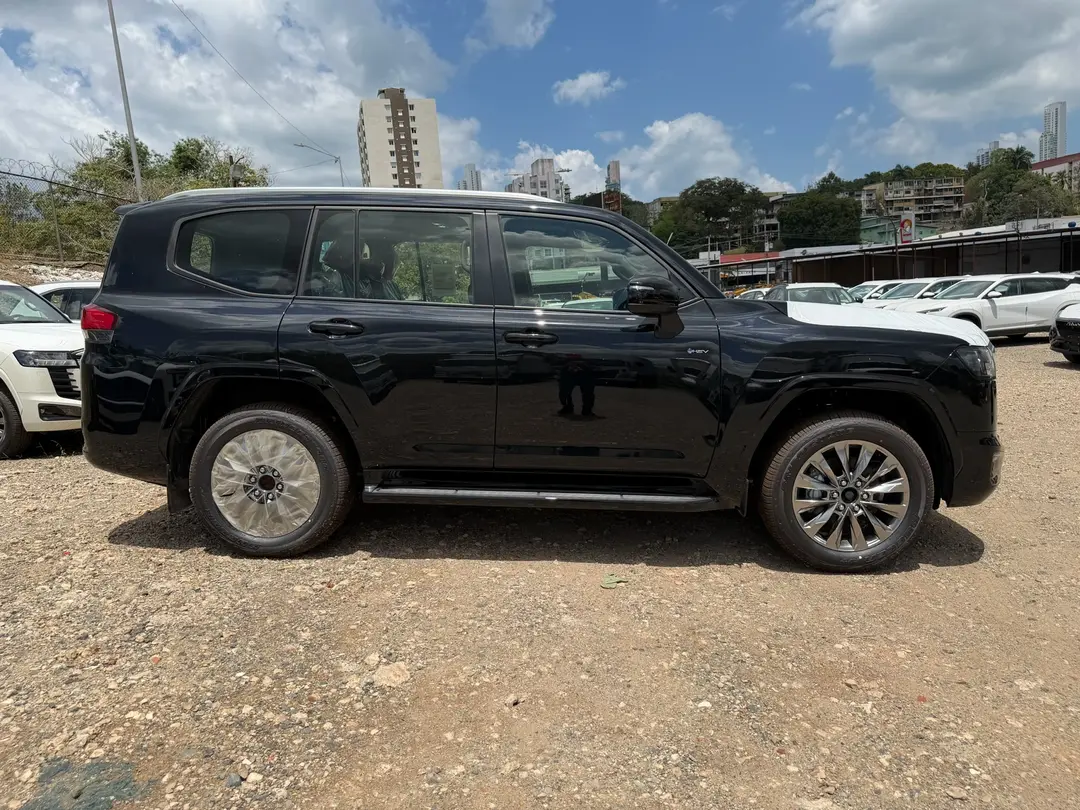 LAND CRUISER 300 HIBRIDO GXR