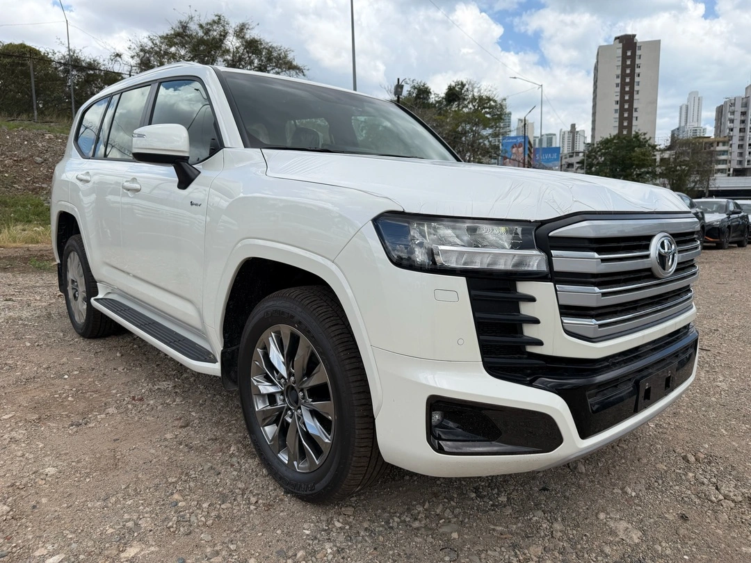 LAND CRUISER 300 HIBRIDO GXR