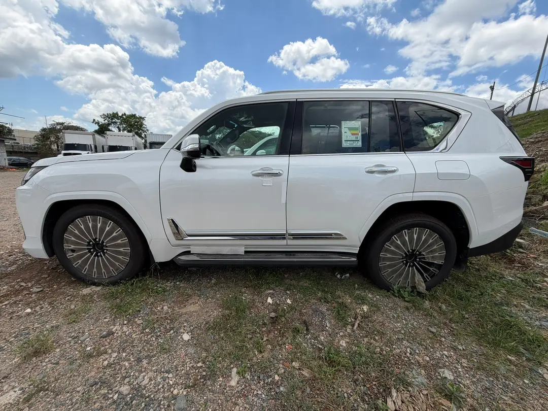 LAND CRUISER 300 HIBRIDO GXR